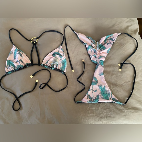 Wildfox Bamboo Reversible Tie Side Brazilian Bikini tropical multi style top xs - Picture 3 of 9
